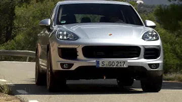 Porsche Cayenne S (2015) Driving